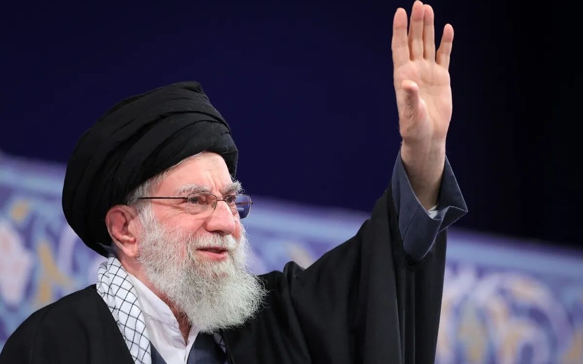 "Delay in Adopting Computers Is a Loss" Martyred Supreme Leader Warned