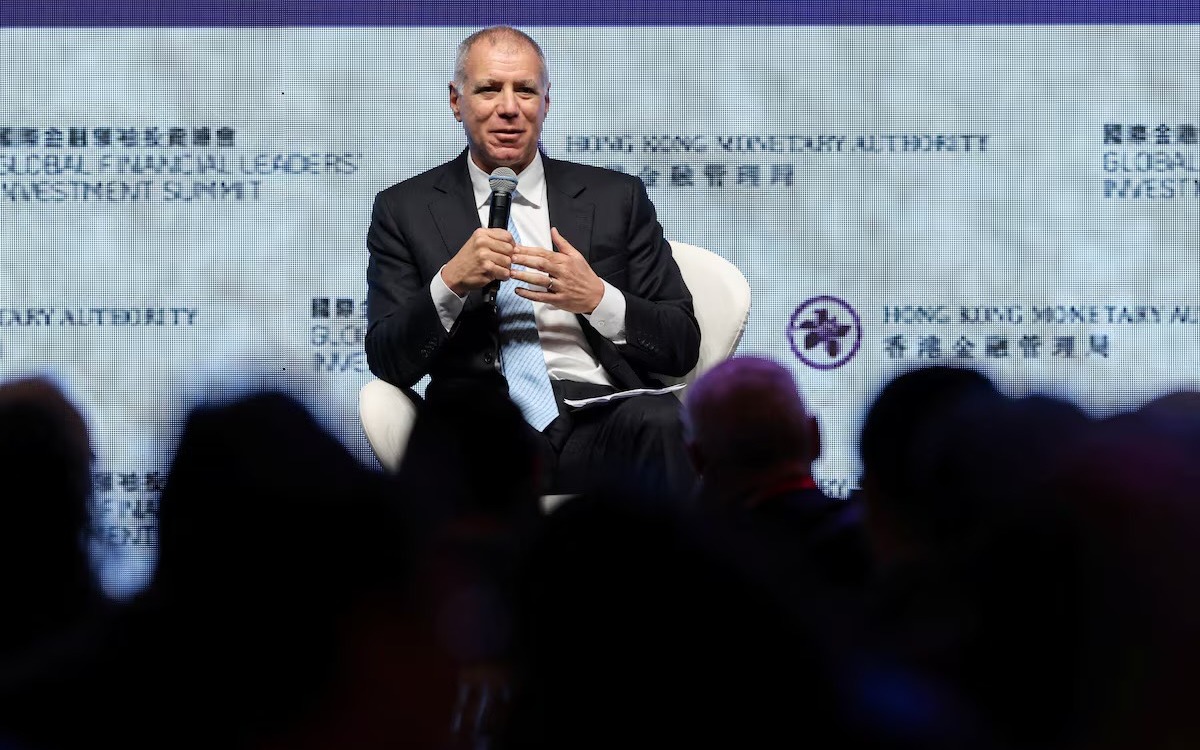 Global Banking Giants warn that AI will Reshape Workforce