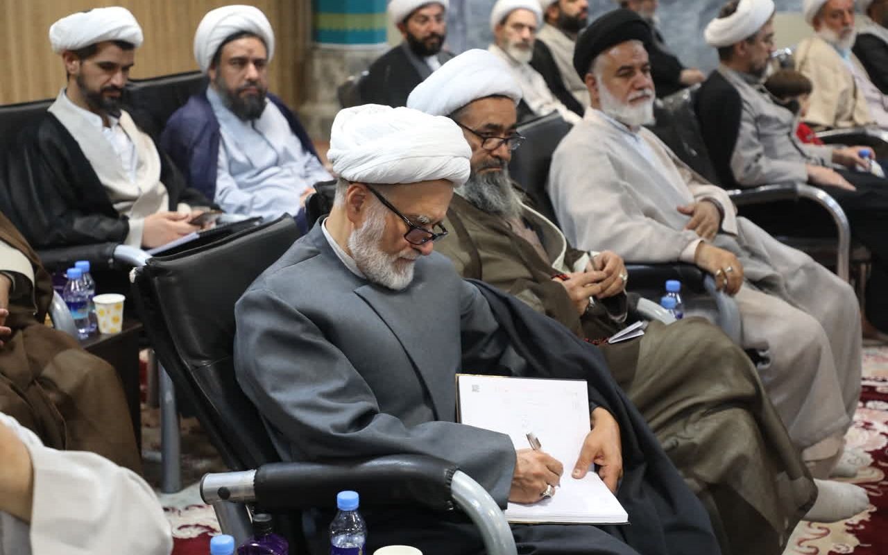 الجلسة الأولى للفكر الإبداعي في تنفيذ رسالة الإمام الخامنئي