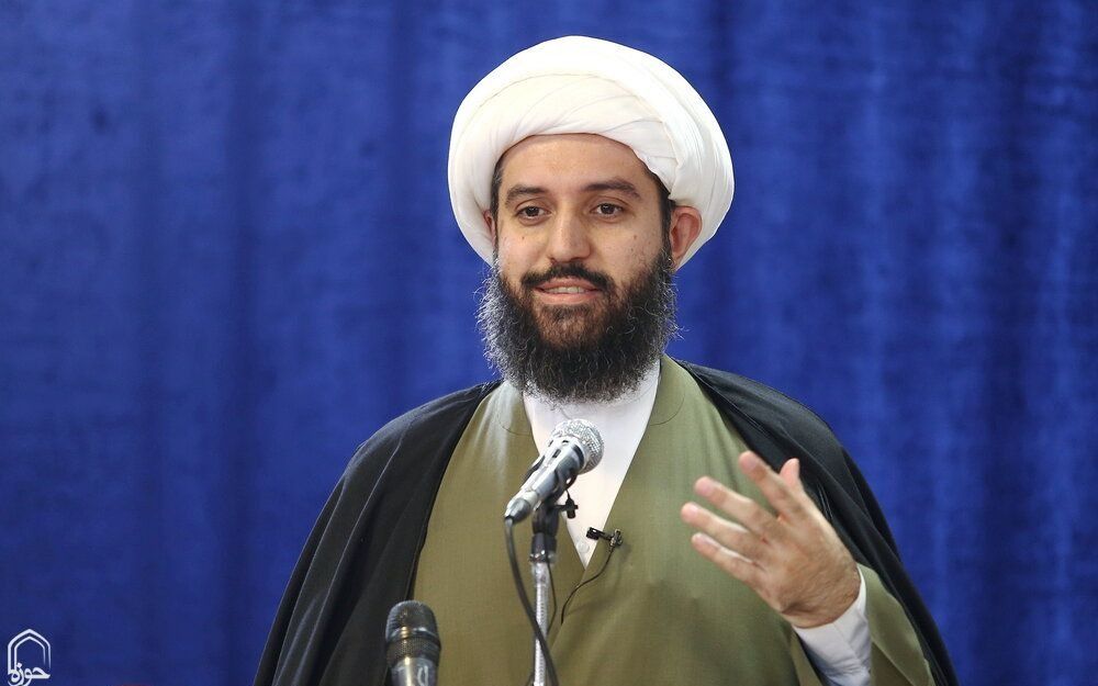 اللقاء الكامل لقناة «القرآن» التلفزيونیة مع مدير مرکز الفقه المعاصر في الحوزات العلمية