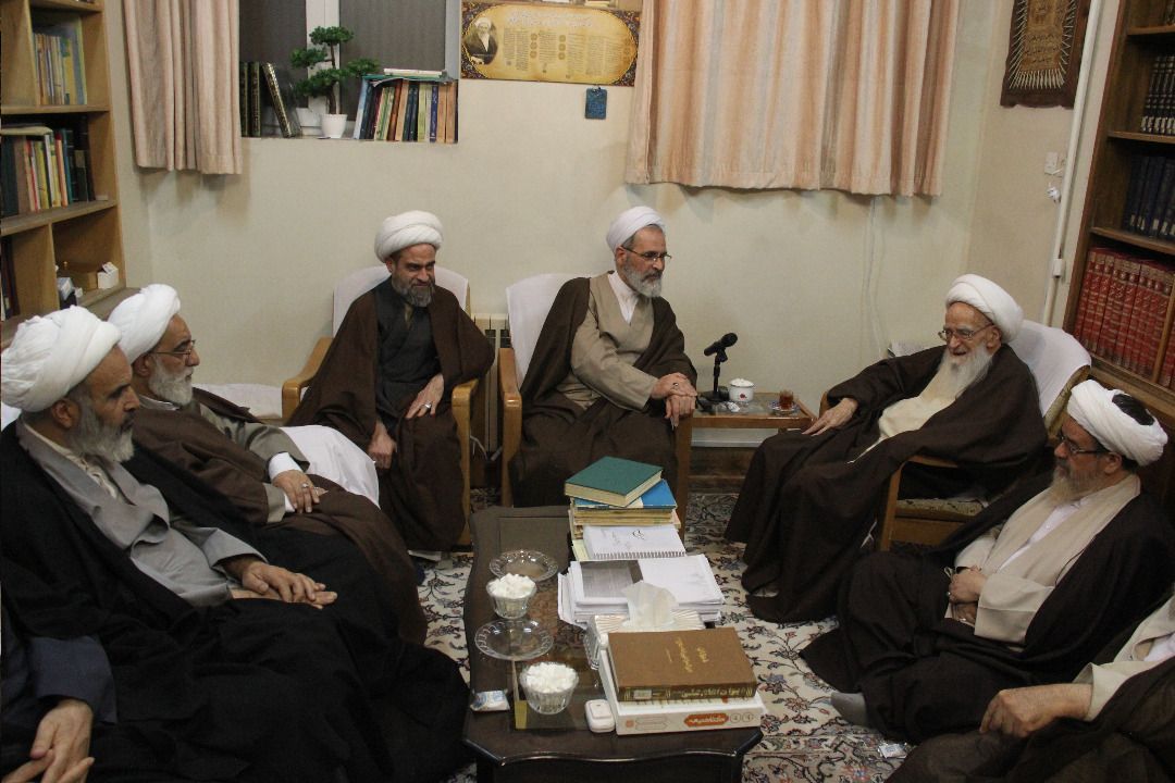 لقاء مدير الحوزة العلمية وأعضاء مرکز الفقه المعاصر مع سماحة آية الله العظمى صافي الکلبايکاني (حفظه الله)