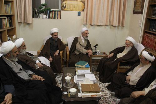 لقاء مدير الحوزة العلمية وأعضاء لجنة الفقه المعاصر مع سماحة آية الله العظمى صافي الکلبايکاني (حفظه الله)